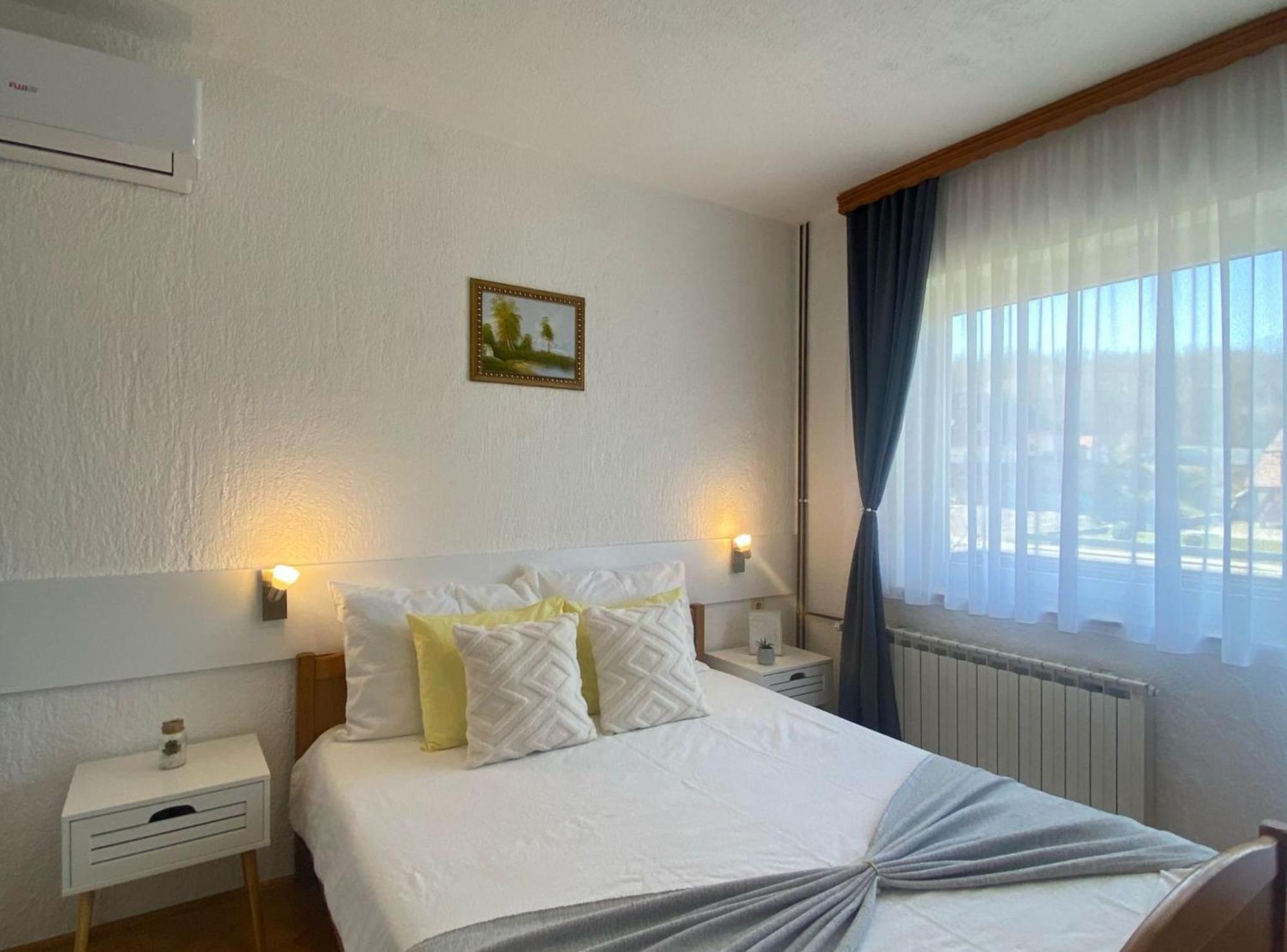 M&N Zafran Hotel Grabovac  Bagian luar foto