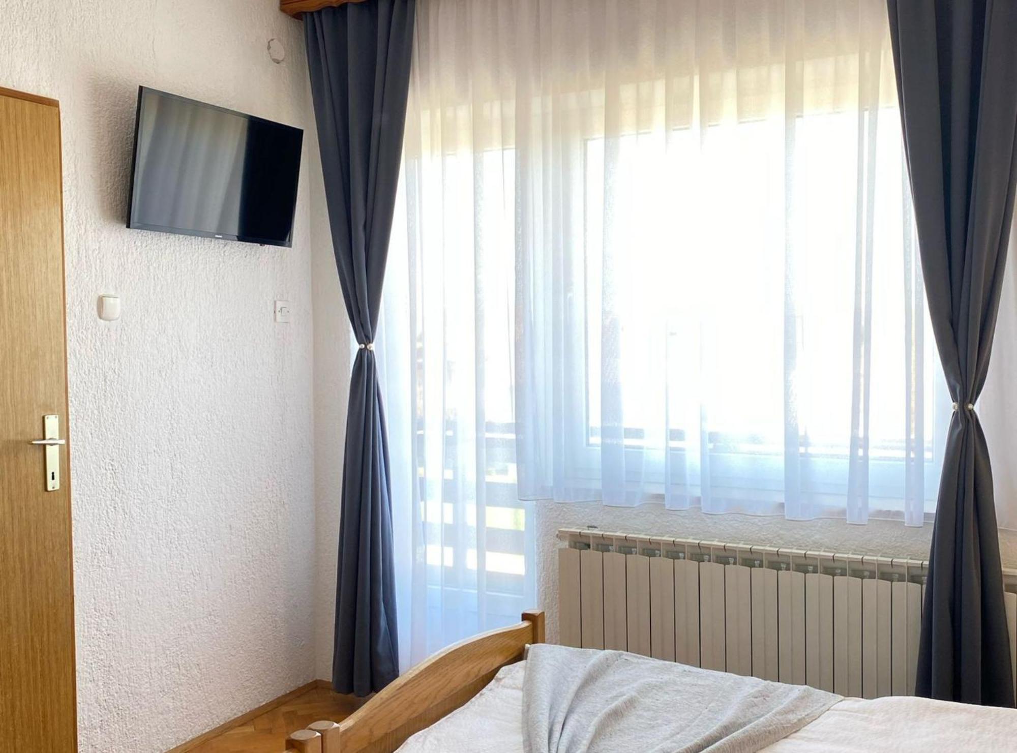 M&N Zafran Hotel Grabovac  Bagian luar foto
