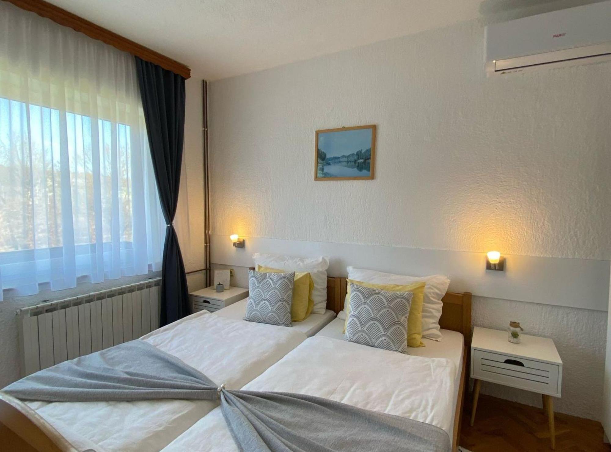M&N Zafran Hotel Grabovac  Bagian luar foto