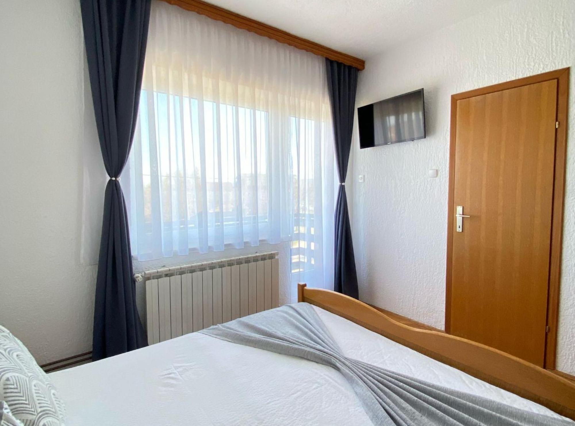 M&N Zafran Hotel Grabovac  Bagian luar foto