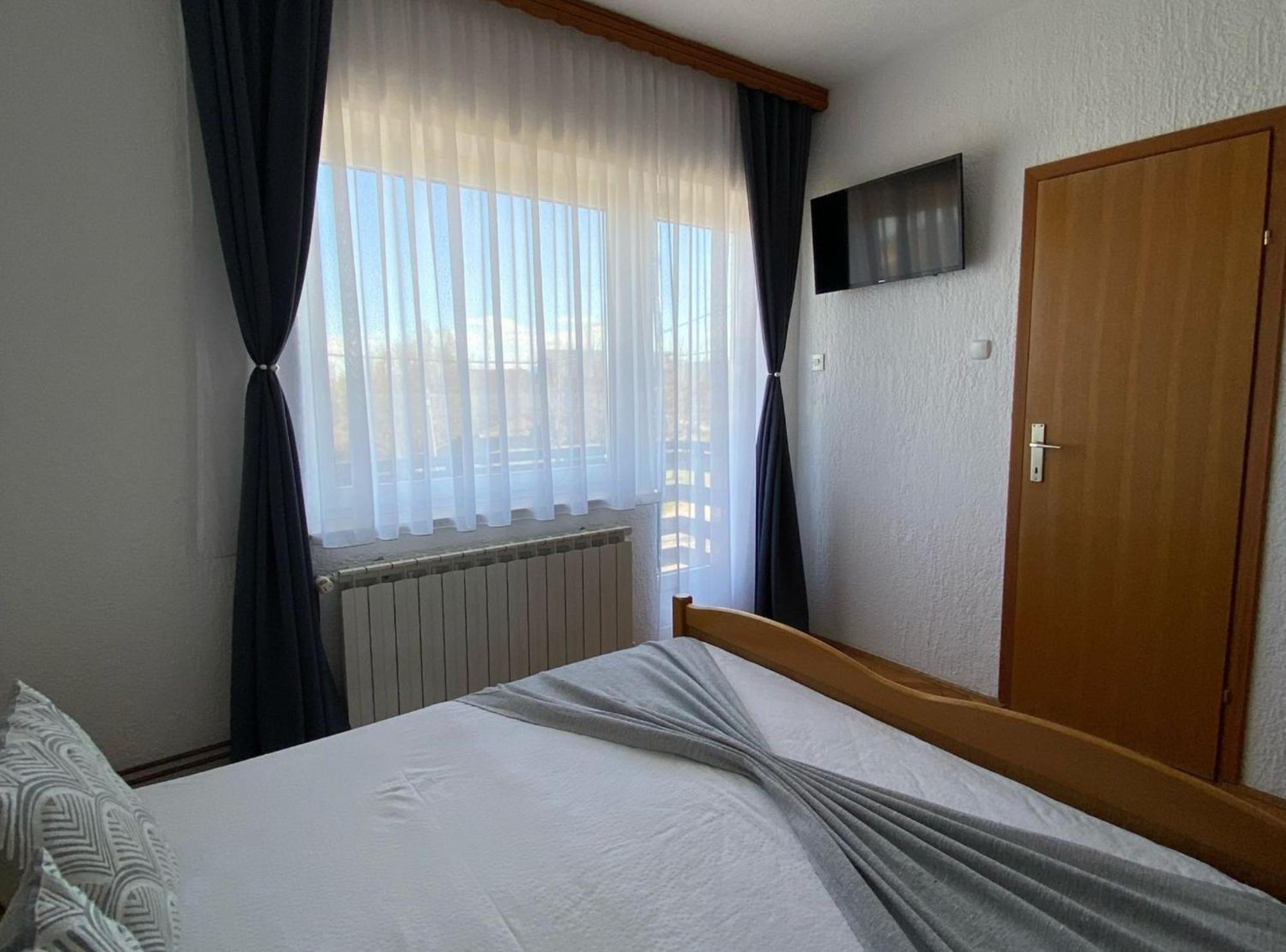 M&N Zafran Hotel Grabovac  Bagian luar foto
