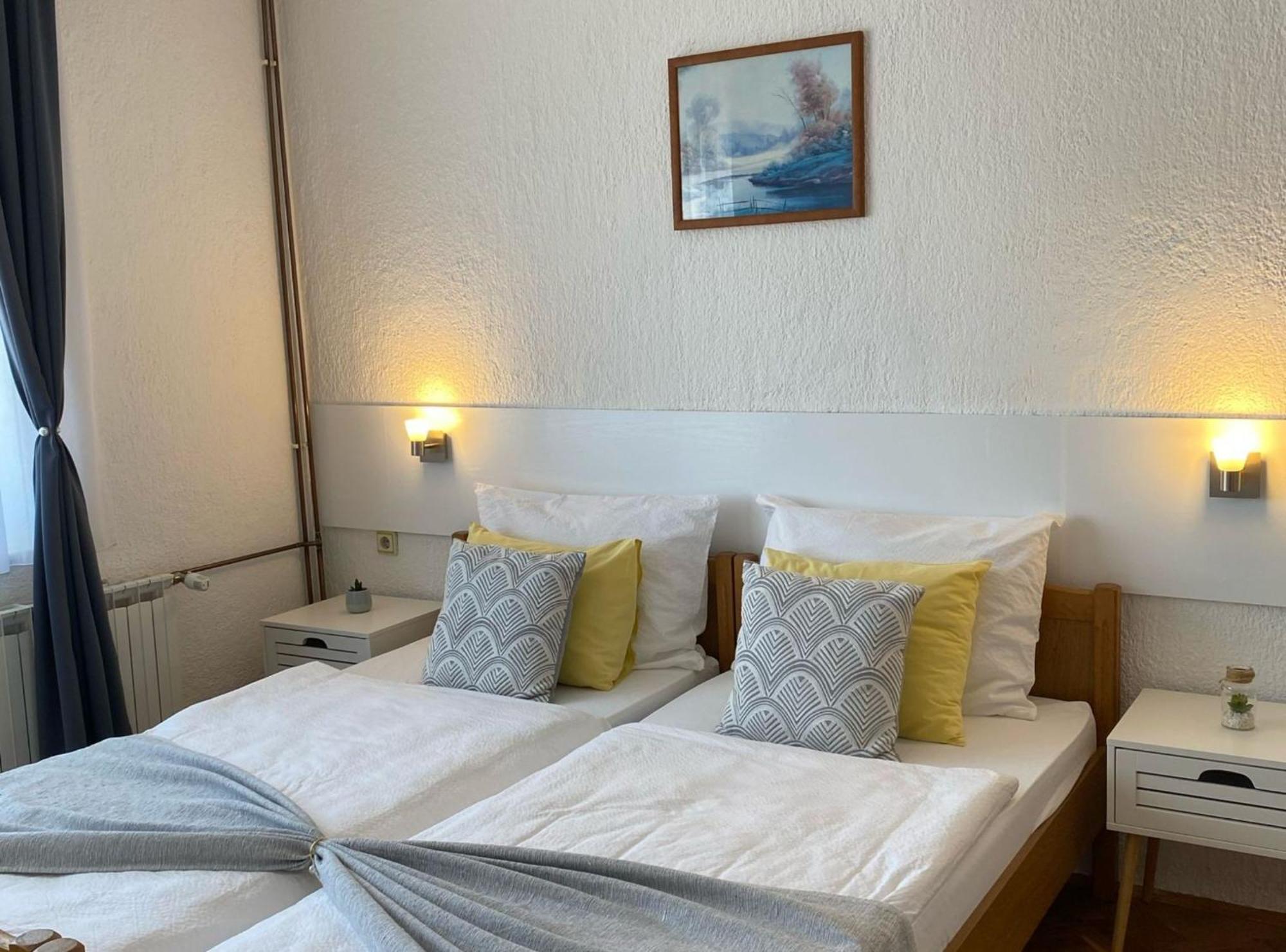 M&N Zafran Hotel Grabovac  Bagian luar foto