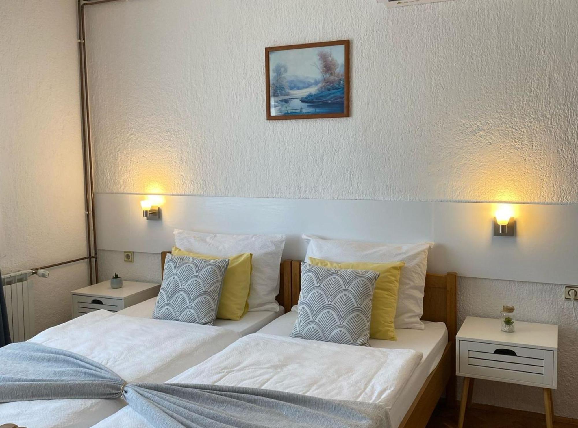M&N Zafran Hotel Grabovac  Bagian luar foto