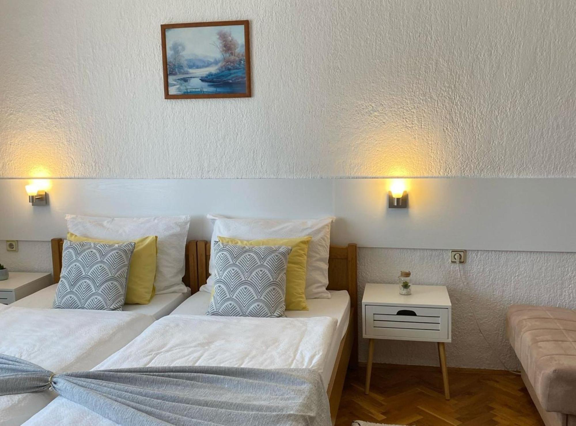 M&N Zafran Hotel Grabovac  Bagian luar foto