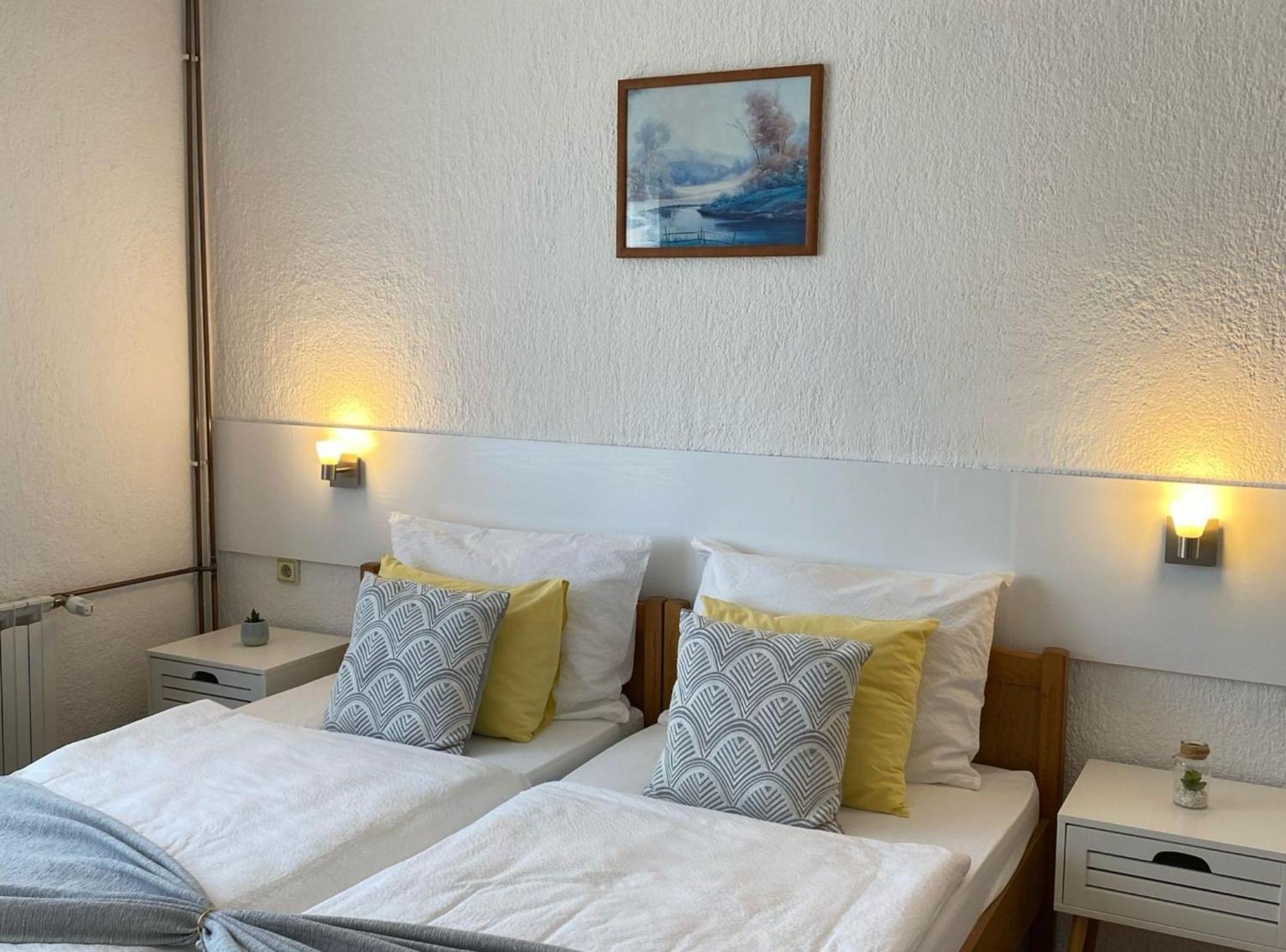M&N Zafran Hotel Grabovac  Bagian luar foto